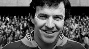 Nottingham Forest faz homenagem histórica a John Robertson