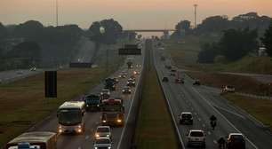 RioSP prevê pico de tráfego na Dutra e na Rio-Santos no Ano Novo e alerta para celular ao volante