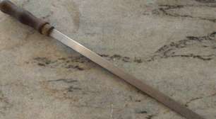 Homem é atingido no pescoço por espeto após discussão familiar em Alvorada