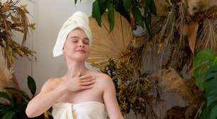 Já não jogo fora os frascos de Nescafé. É assim que os transformo em elegantes saboneteiras para o meu banheiro