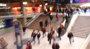 Suspeito é detido após ataques com faca no metrô de Paris