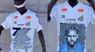 Vendado, artista viraliza ao pintar rosto de Neymar em camisa do Santos
