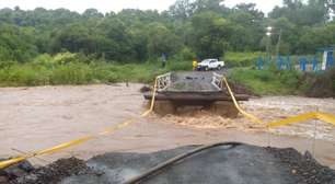 Chuva que atingiu RS causa alagamentos e destrói ponte que já tinha sido construída após enchente