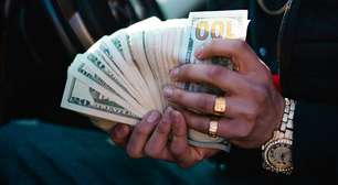 Quem é o famoso que chegou aos 63 anos com fortuna de R$ 290 milhões?