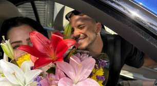 É oficial! Com direito a buquê, Jade Picon assume namoro com ator de 'Os Donos do Jogo' e 'Elite'; Maisa e mais famosos reagem