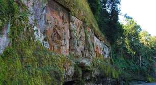 Quais as curiosidades do "Paredão de Esculturas", localizado em Santa Catarina?