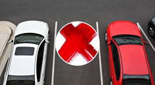 Essa placa discreta pode transformar seu passeio de moto em dor de cabeça instantânea