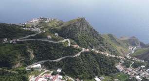 Ilha do Caribe tem estrada de 14 km construída à mão por moradores