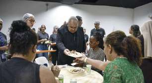 Centro do Rio amanhece diferente: Catedral recebe centenas de pessoas em ação silenciosa de Natal