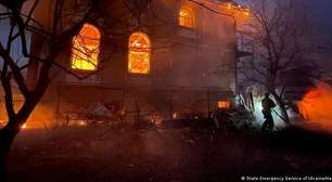 Rússia ataca Kiev às vésperas de reunião de Trump e Zelenski