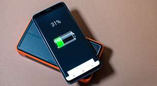 Kit de sobrevivência por menos de R$ 100: os 3 acessórios "obrigatórios" que evitam o caos de ficar sem bateria, sem tomada ou segurando o celular por horas