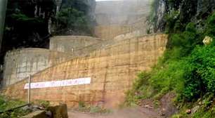 Estrada na China em forma de 'Z' corta penhasco e aterroriza motoristas