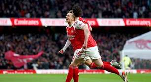 Arsenal faz 'dever de casa', bate o Brighton e segue na liderança da Premier League