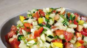 Vinagrete crocante e molhadinho com receita secreta para acompanhar seu churrasco de ano novo