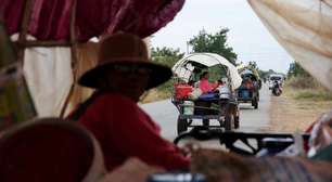 Ainda cautelosos, primeiros deslocados começam a voltar para casa após trégua entre Camboja e Tailândia