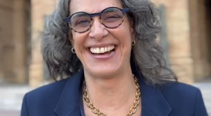 Aos 76 anos, cantora expõe casamento 'secreto' de 8 anos com mulher