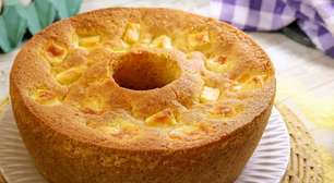 Bolo de angú de fubá que desmancha na boca para o café da manhã de ano novo em família