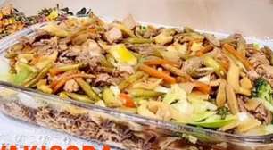 Receita fácil de yakisoba para servir um jantar prático e diferente no seu fim de ano