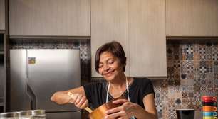 Um bolo esquecido, que antes era o orgulho de toda dona de casa, está conquistando corações novamente