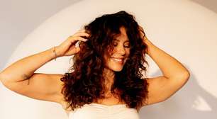 Paolla Oliveira elege look drapeado branco ideal para o Réveillon