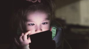 Excesso de tempo de tela pode prejudicar desempenho escolar