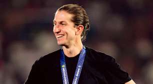 Flamengo anuncia renovação de contrato com Filipe Luís