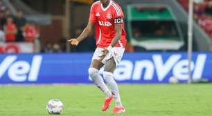 Flamengo chega a acordo com o Internacional e aguarda Vitão no Rio para exames médicos