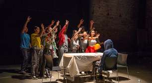 Projeto ensina teatro em escolas públicas da periferia da Grande São Paulo