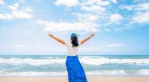 6 simpatias para fazer na praia no Ano-Novo