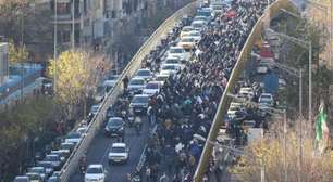 Estudantes se juntam a protestos contra alta de preços no Irã e forçam mudança de postura do governo