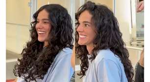 Do anos 90 direto para 2026: Bruna Marquezine lança tendência com o corte butterfly e adota cabelo cacheado para o o Ano Novo