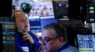 Índices S&amp;P 500 e Nasdaq ficam estáveis em negociações fracas de fim de ano e Meta sobe com acordo