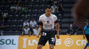 Corinthians anuncia renovação de ala e segue reformulação no elenco