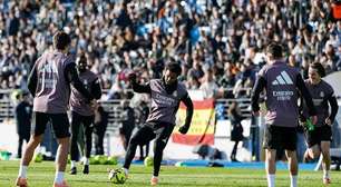 Torcedores do Real Madrid lotam estádio em treino aberto e interagem com jogadores
