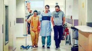 Bolsonaro ainda tem crise de soluço após cirurgia, diz Carlos