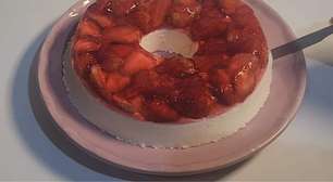 Sobremesa de morango com receita prática para refrescar a sua comemoração de ano novo