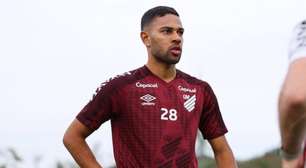 Renan Lodi revela não ter recebido proposta do Athletico-PR para 2026: "Direção aponta"