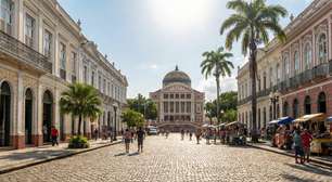 Avenida manauara ganha fama por abrigar o Teatro Amazonas; com seu calçamento histórico, ela é o coração cultural e comercial de Manaus