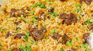 Arroz com bananinha para um almoço completo e muito saboroso no seu réveillon em família