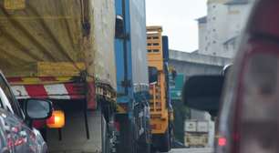 Milhares de caminhões saturam a fronteira do Vietnã: é a porta dos fundos pela qual a China dribla as tarifas americanas