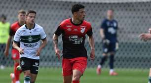 Athletico-PR deixa joia da base sair de graça e camisa 10 é chutado: "Não está"