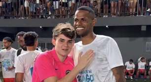 Júnior Santos participa de jogo festivo e deve levar multa do Atlético