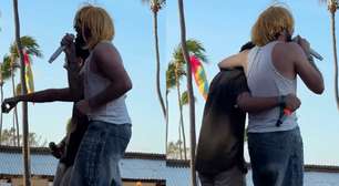 Nattan veste peruca loira e canta música sobre Virgínia em show após polêmica