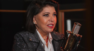 Roberta Miranda comparece à missa de 7° dia de mulher atropelada e arrastada