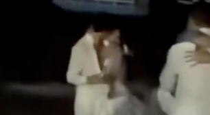 Vídeo flagra beijão de Bruna Marquezine e Shawn Mendes na virada; veja