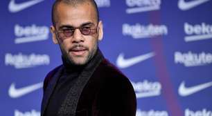 Daniel Alves se torna acionista de clube de Portugal da terceira divisão e cogita voltar a jogar