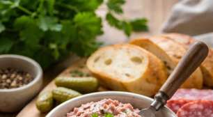 Patê de salame fácil: o aperitivo rápido que todo mundo ama