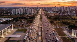 Via expressa de Brasília ganha fama por suas faixas exclusivas; com 12 km, ela é a principal artéria de ligação para milhares de trabalhadores