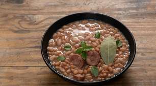 Sou nutricionista e garanto: "Coloque no feijão que ajuda a aliviar inchaço e gases"