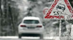 Neve e gelo causam transtornos na Alemanha